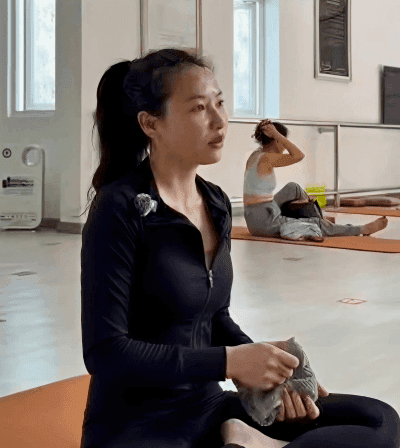 Chị Nguyễn Thị Tiền tập yoga
