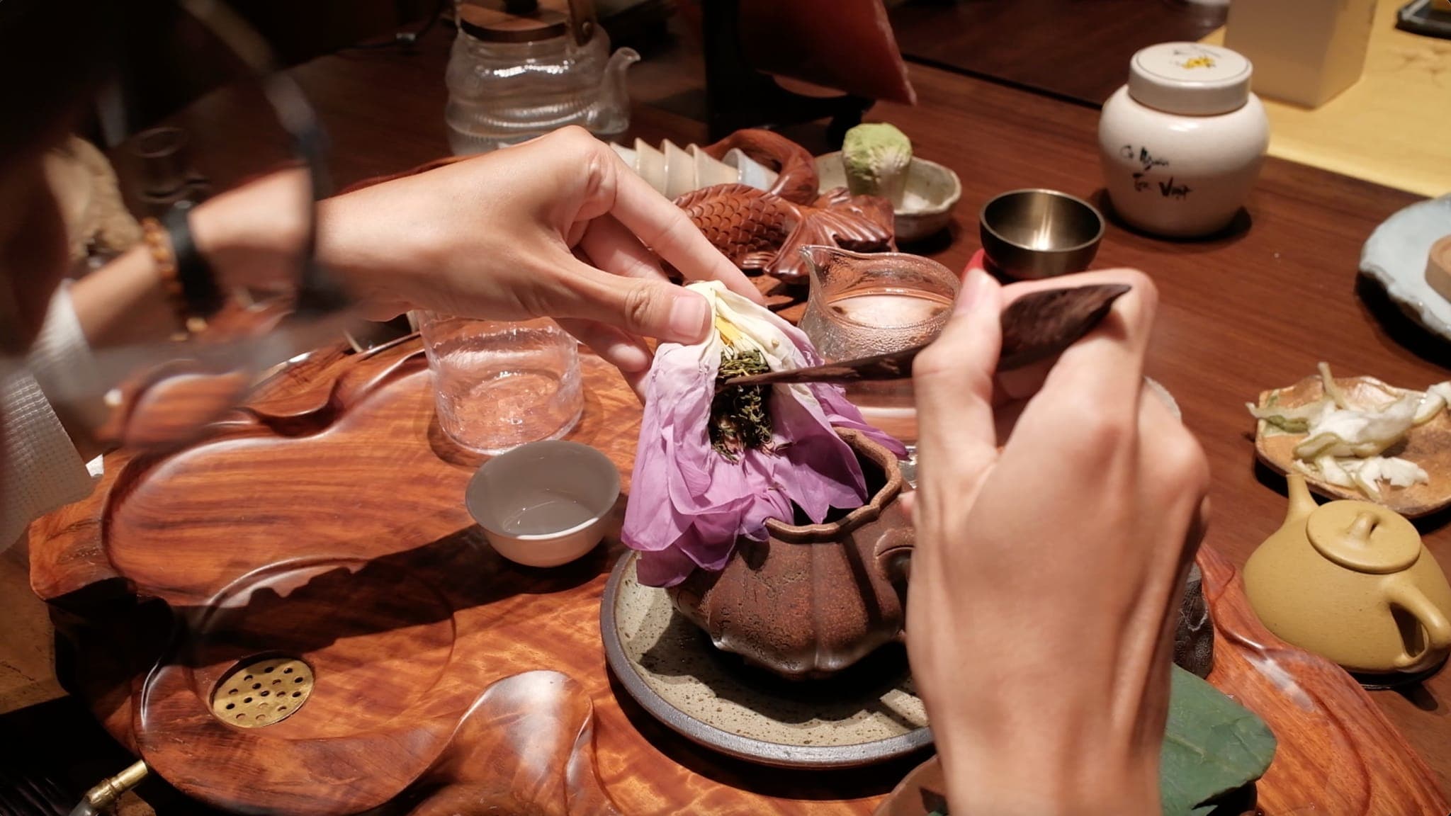 Trà sen tinh tế